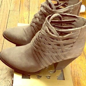 Fairly New Worn Once Tan 3 1/2 inch heel